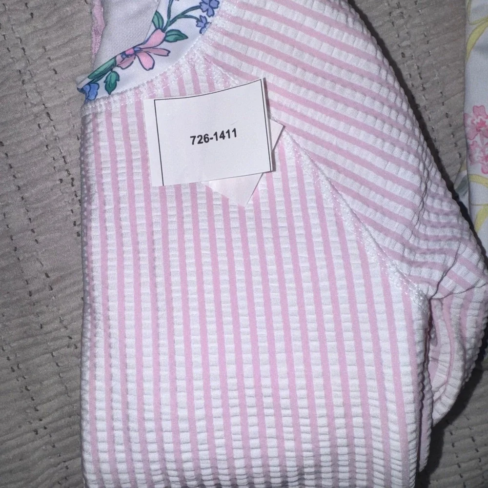 Tommy Bahama Girls 5T Pink Seersucker Stripe Long Sleeve Rash Guard Swimsuit